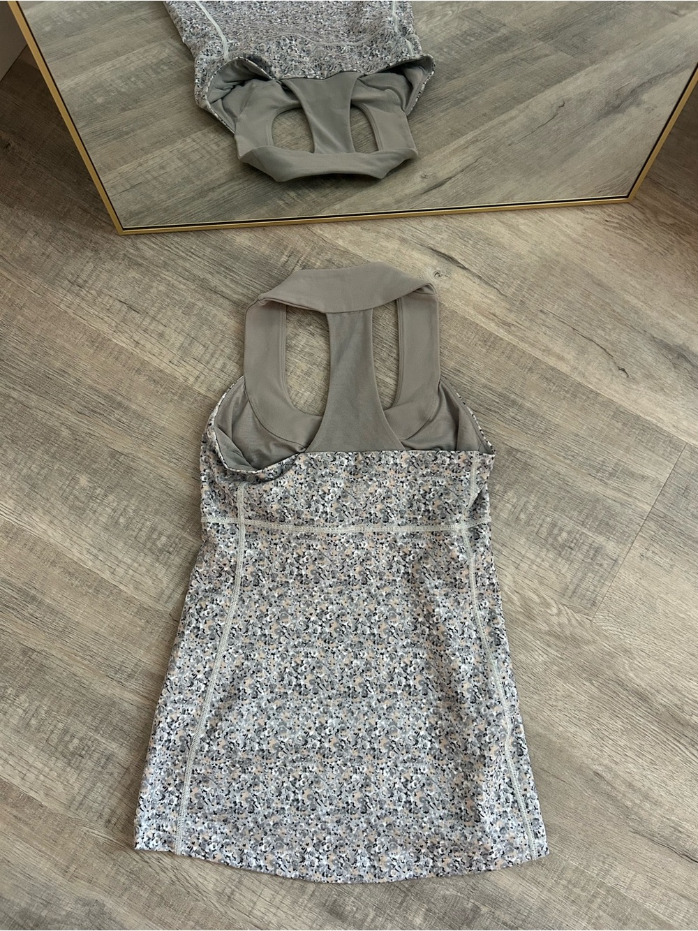 Lululemon Scoop Neck Tank *Luon Petite Fleur Silver Spoon / Ambient Grey size 6 - Picture 5 of 7